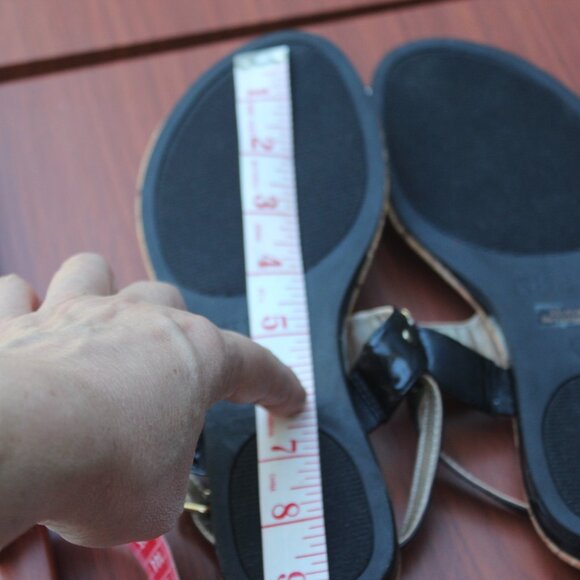 Guess t-strap sandals size 7 - Picture 5 of 6